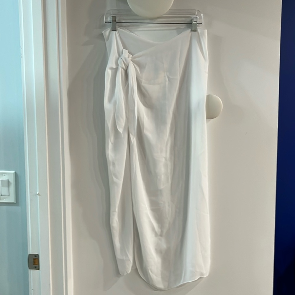 Dotti WOMENS SIDE TIE SKIRT WRAP SWIM COVER-UP IN White.